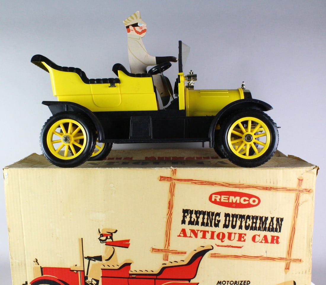 Remco Flying Dutchman Car in Box (1 of 6)