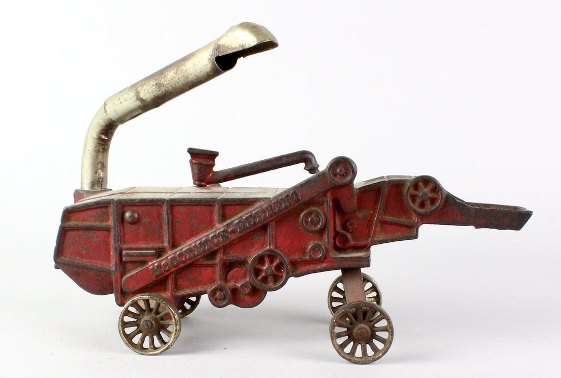 Arcade McCormick Deering Cast Iron Thresher (1 of 3)