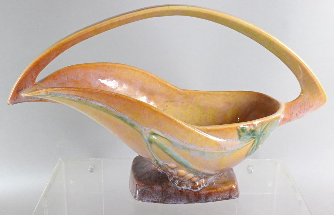 Roseville Wincraft Basket: Roseville Wincraft Basket 209-12