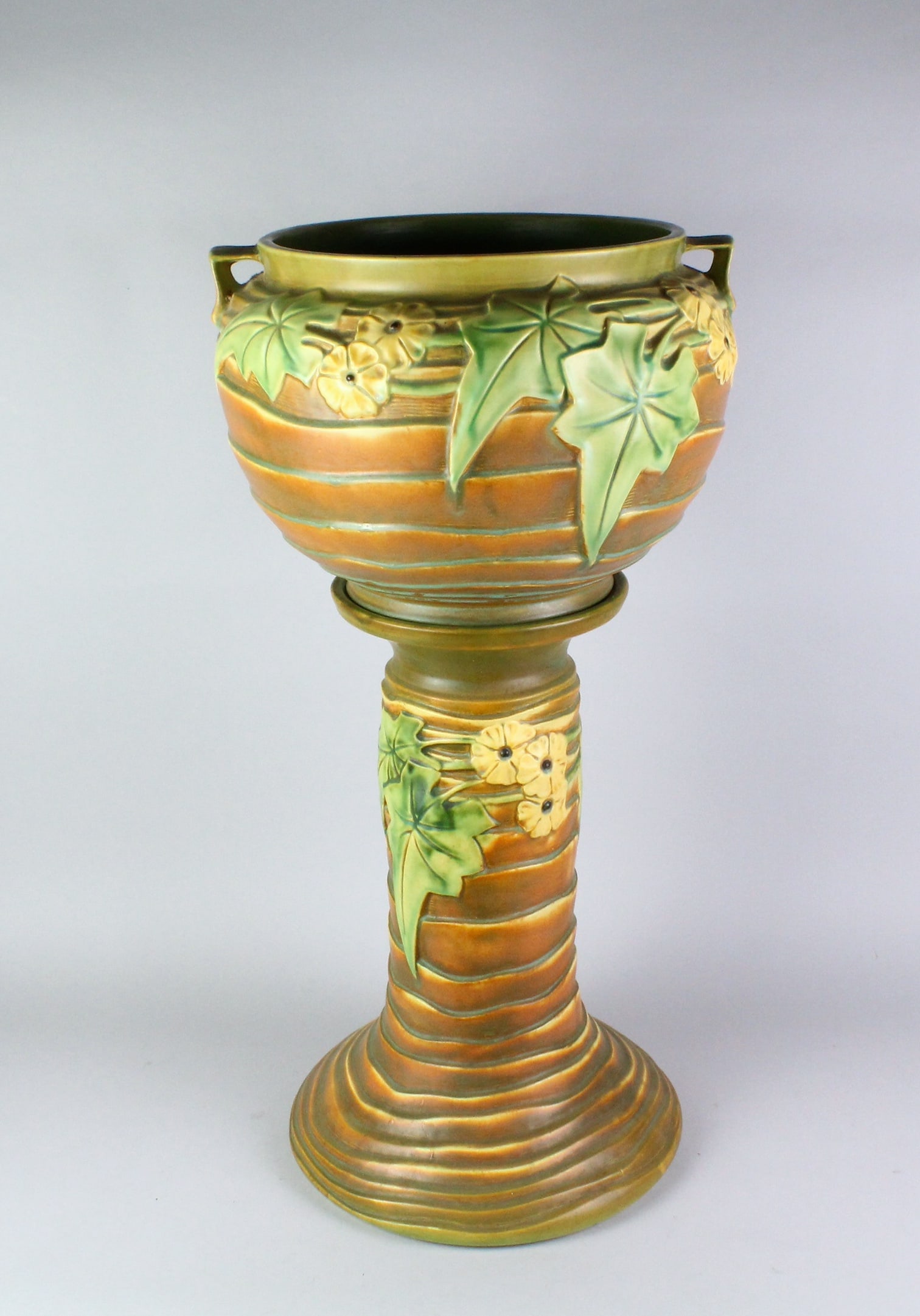 Roseville Pottery Luffa Jardiniere & Pedestal (1 of 3)