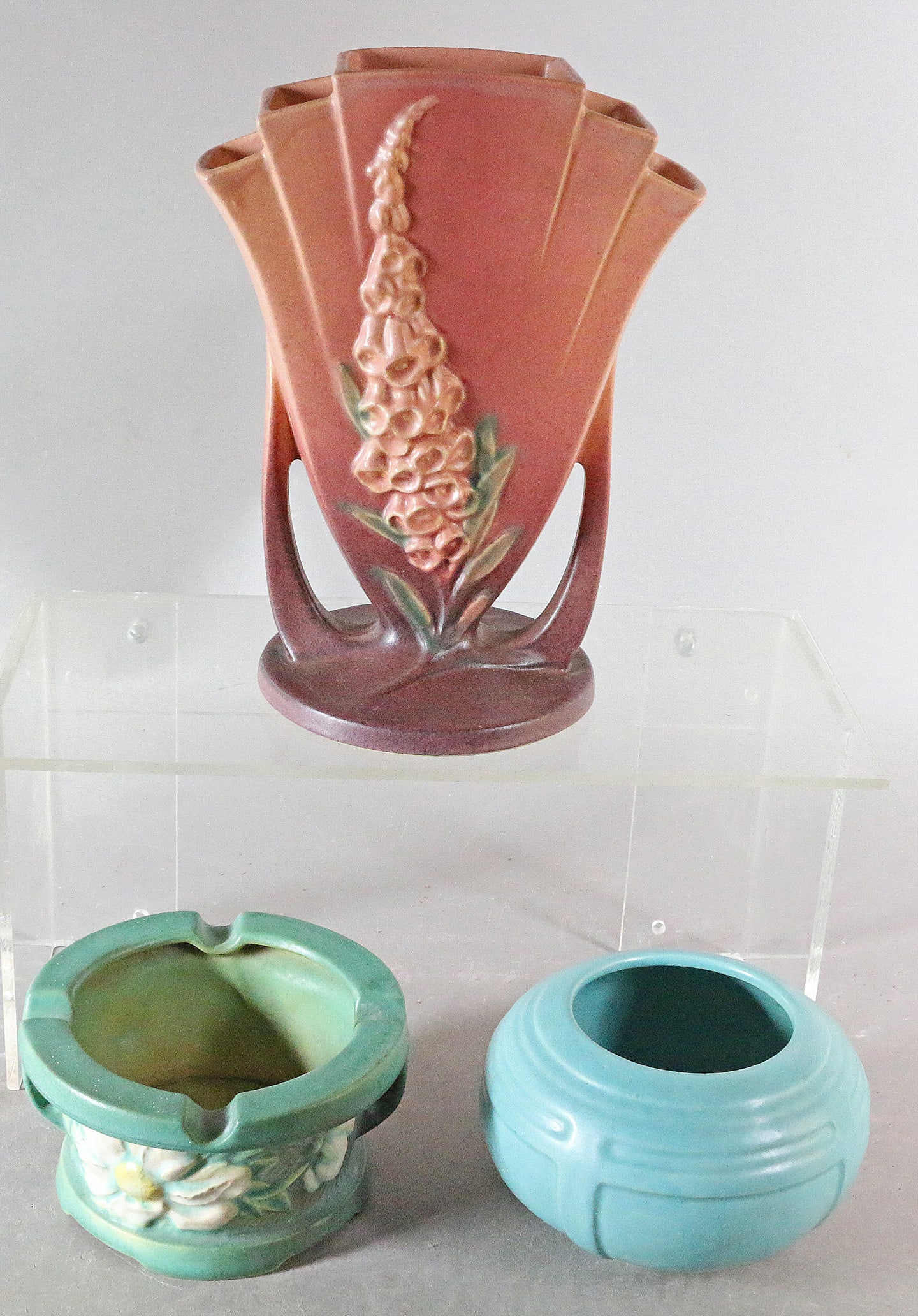 Roseville Tourmaline Bowl Lot: Roseville Tourmaline Bowl Lot Magnolia, Foxglove 147-8