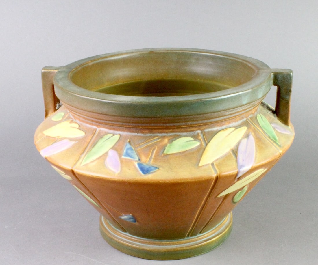 Roseville Art Pottery Futura Jardiniere (1 of 4)