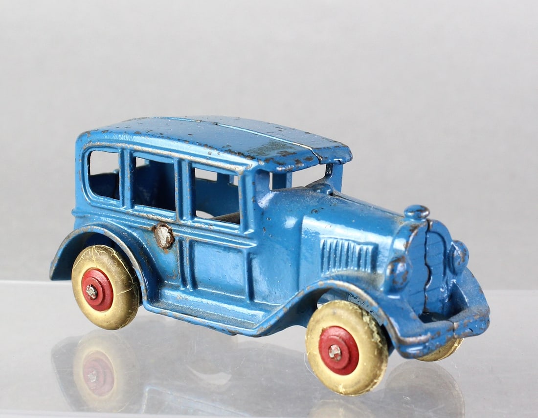 Cast Iron Hubley Sedan (1 of 3)