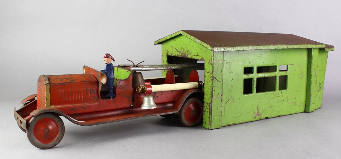 Turner Fire Engine & Garage Pressed Steel (1 of 5)