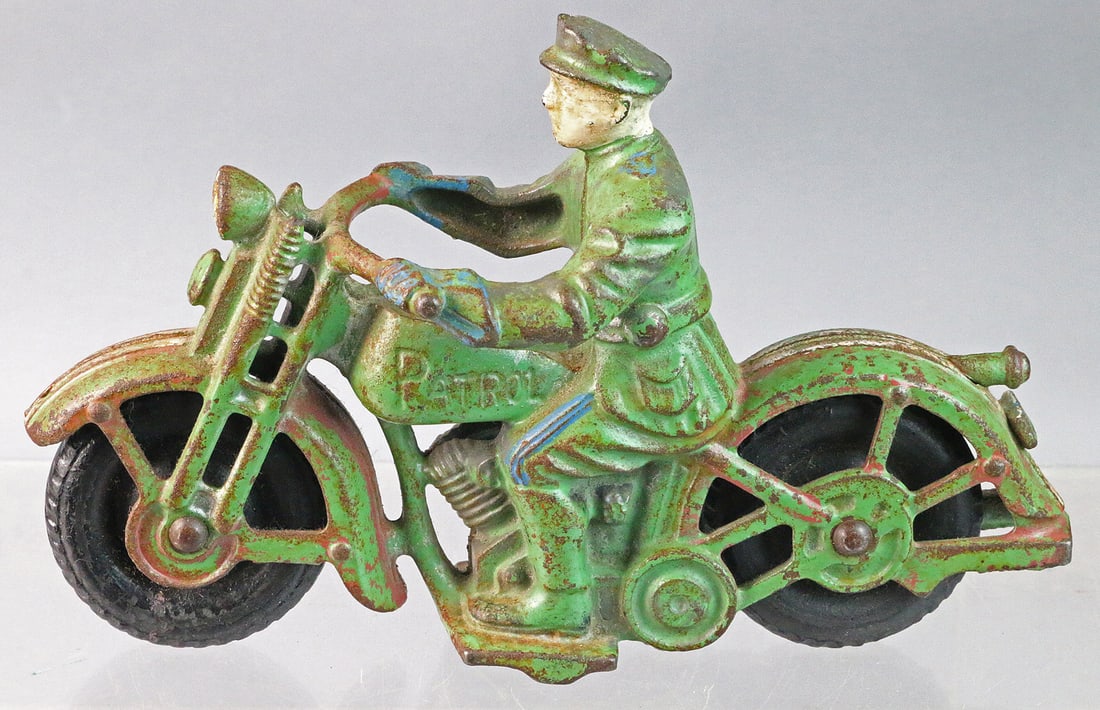 Hubley Police Patrol Cast Iron Motorcycle (1 of 2)