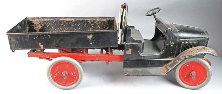 Buddy L Dump Truck Pressed Steel Early: Buddy L Dump Truck Pressed Steel Early, 26 inches 1920s