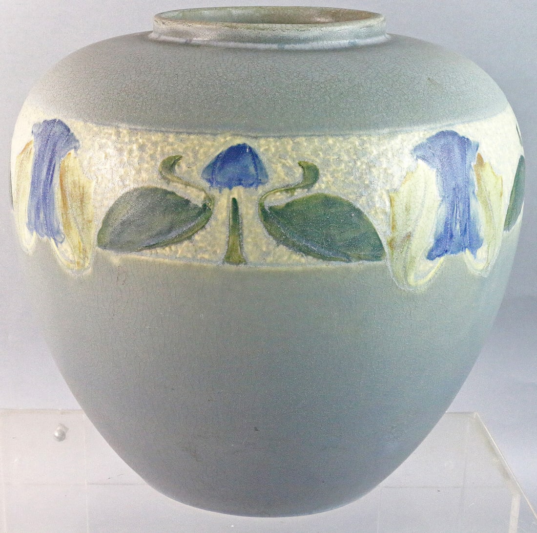 Roseville Victorian Vase (1 of 3)