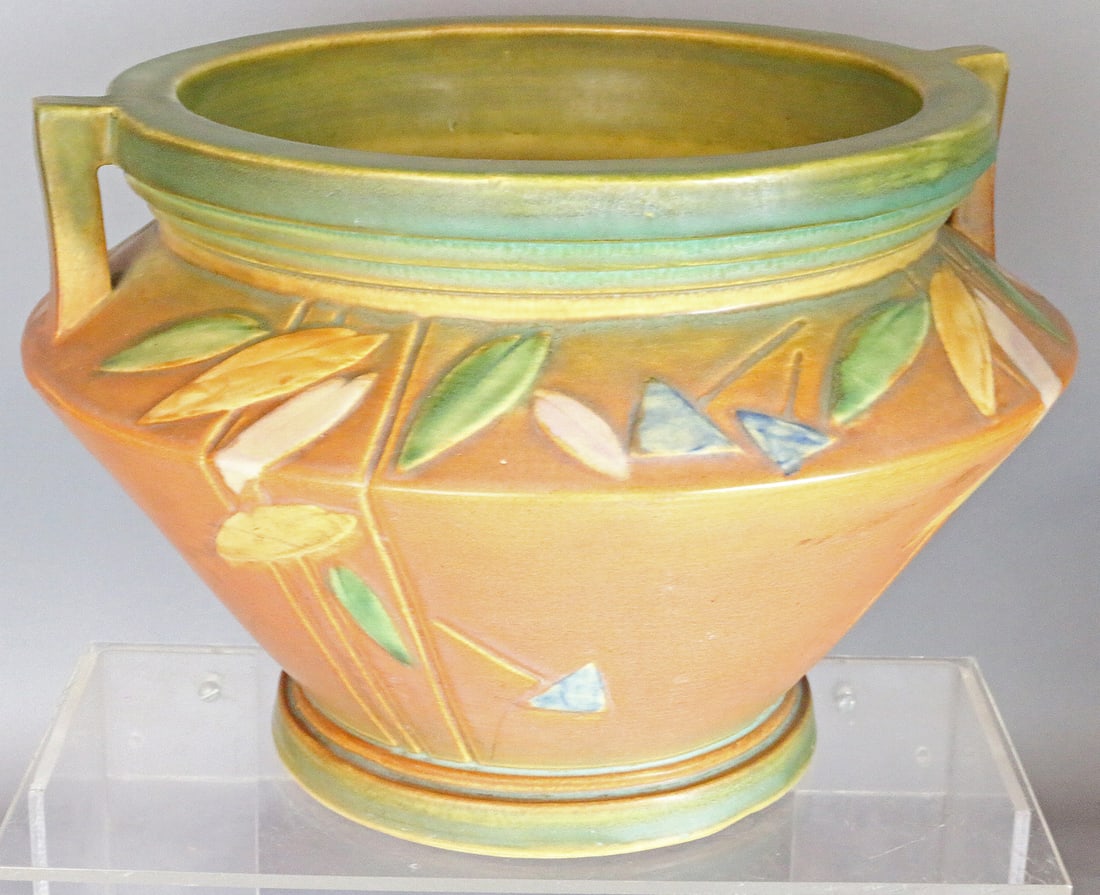 Roseville Futura Two Handled pot (1 of 4)