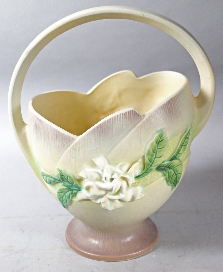 Roseville Gardenia Handled Basket (1 of 3)