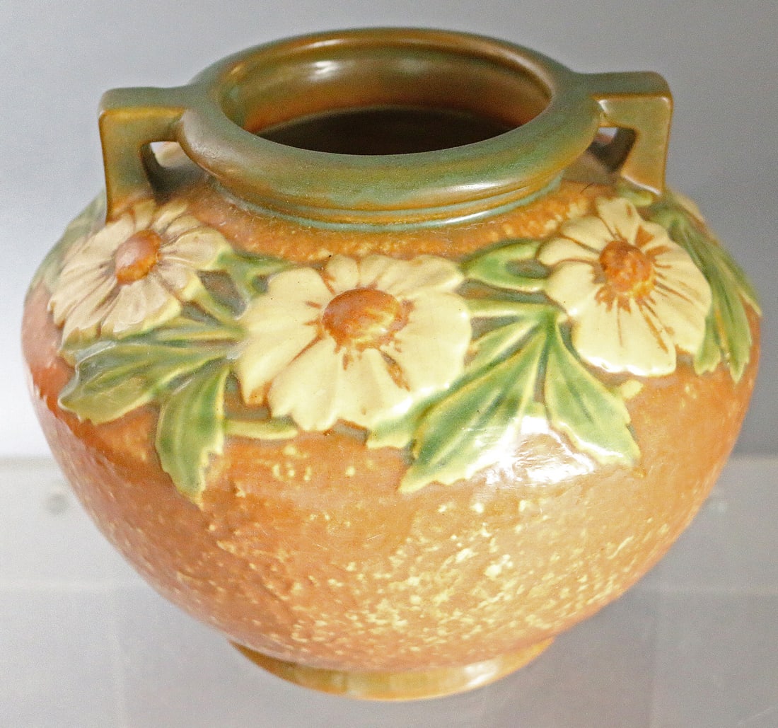 Roseville Dahlrose Two Handled Pot: Roseville Dahlrose Two Handled Pot, 7 inches ,chip on handle