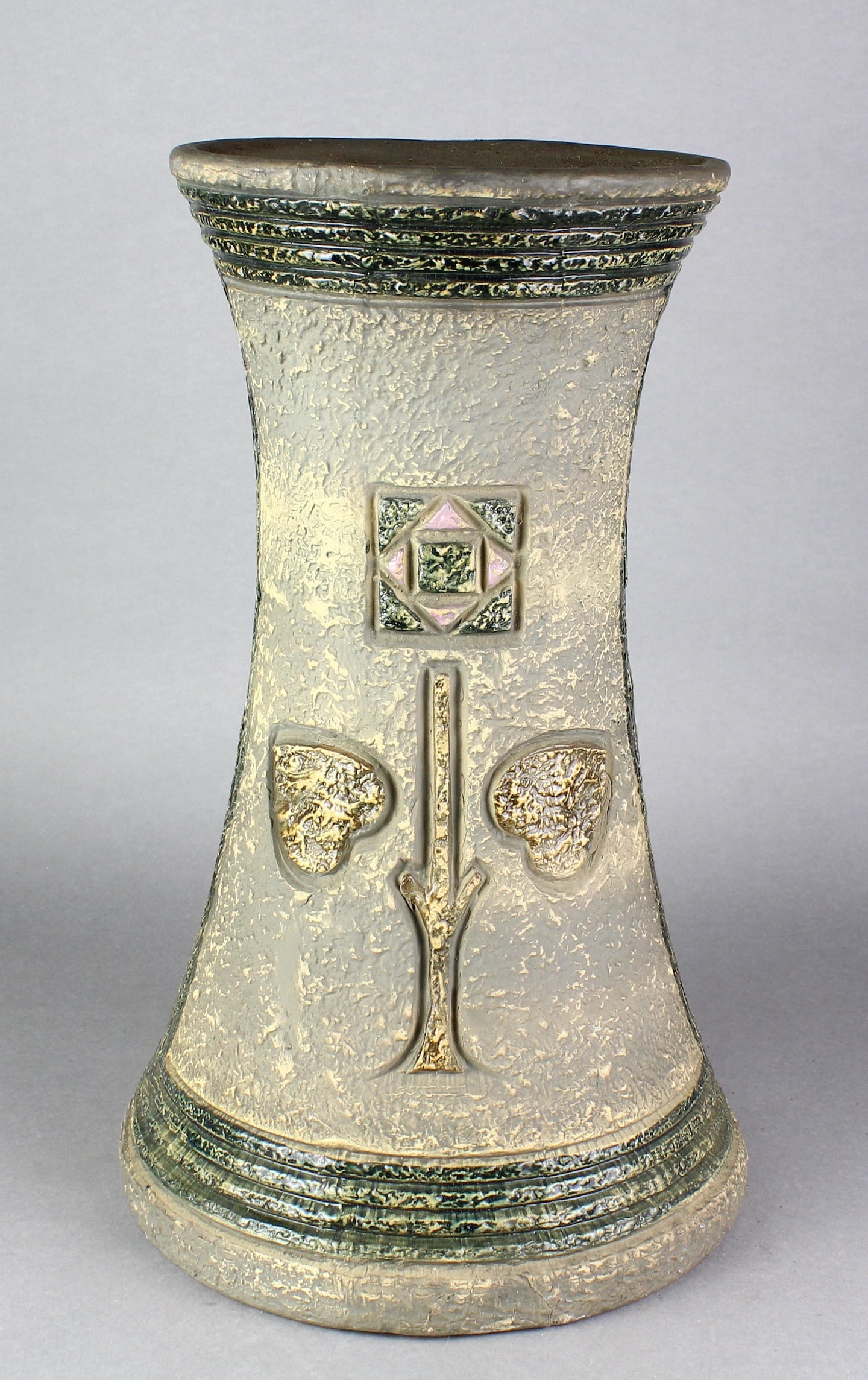 Roseville Mostique Pedestal 18 inches: Roseville Mostique Pedestal 18 inches. Arts & Crafts style pedestal, hard to find ped, some chips on inside bottom base but displays fine. Sold as shown.