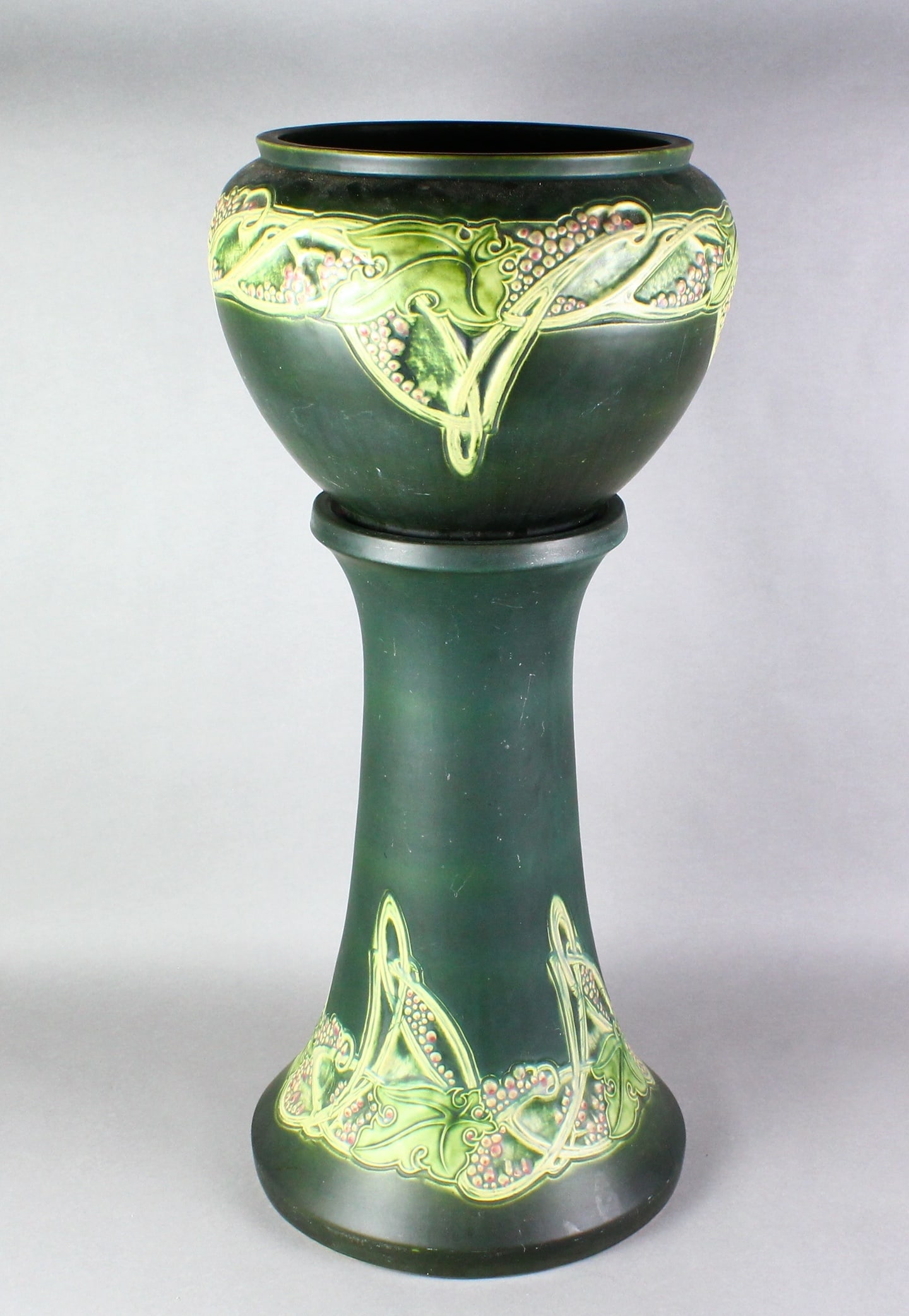 Roseville Rosecraft Vintage Jardiniere & Pedestal: Roseville Rosecraft Vintage Jardiniere & Pedestal. Strong molding and glaze impressive set 30 inches tall. Couple of minor glaze rubs on bottom of Jard.