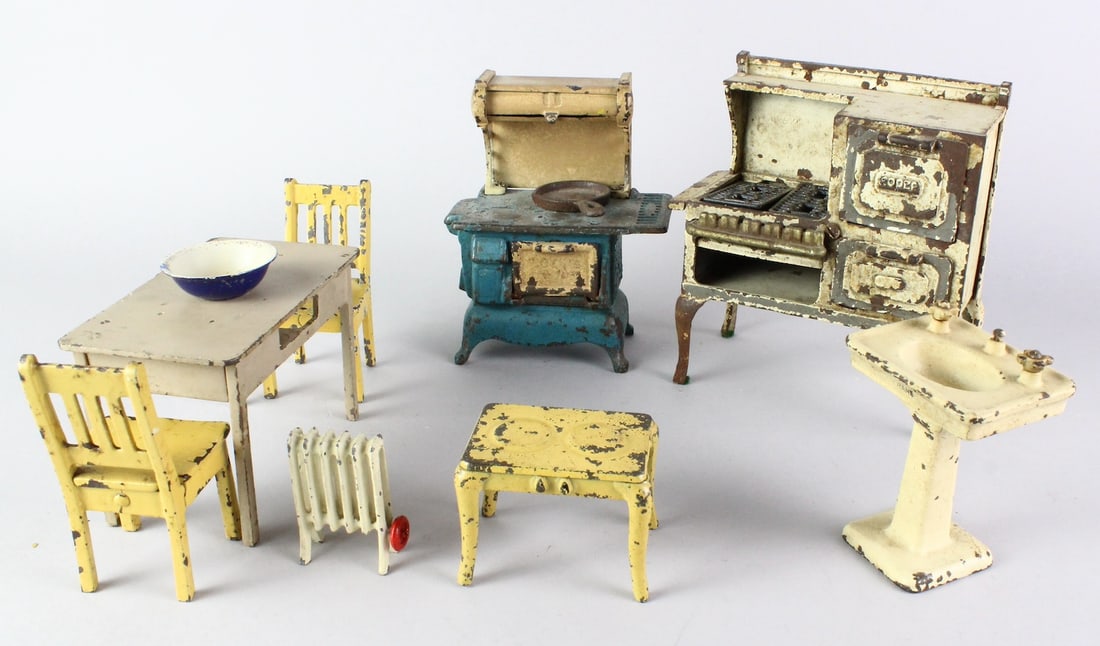 1920s Cast Iron Doll Kitchen Arcade & Kilgore w/ Stoves (1 of 3)