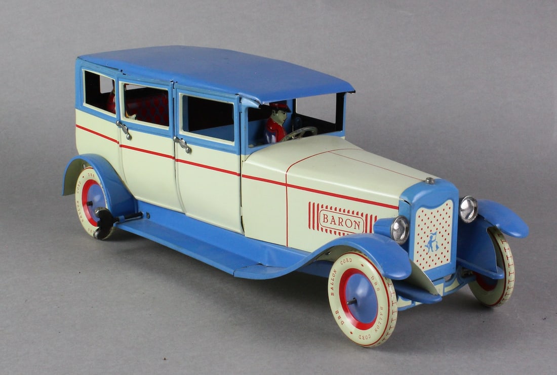 German Tin DBS Baron 540 Windup Limousine: German Tin DBS Baron 540 Windup Limousine. Windup working with chauffeur and passenger, 13 inches long. Contemporary DBS Blechspielwaren Ges. mbH, Dusseldorfer Blech-Spielwaren, Bild Geschutzt, DBS Ke