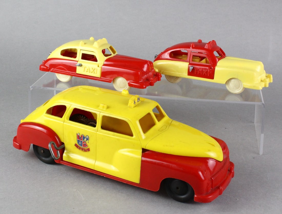 1950s Marx & Renwal Taxi Cabs: 1950s Louis Marx & Renwal Taxi Cabs. Excellent Taxi Cabs 6 - 10 1/2 inches long. Renwal cabs have doors that open, trunks with spare tires, Marx has working wind up.