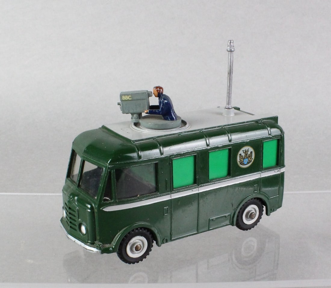 Dinky TV Roving Eye Camera Man Truck (1 of 5)