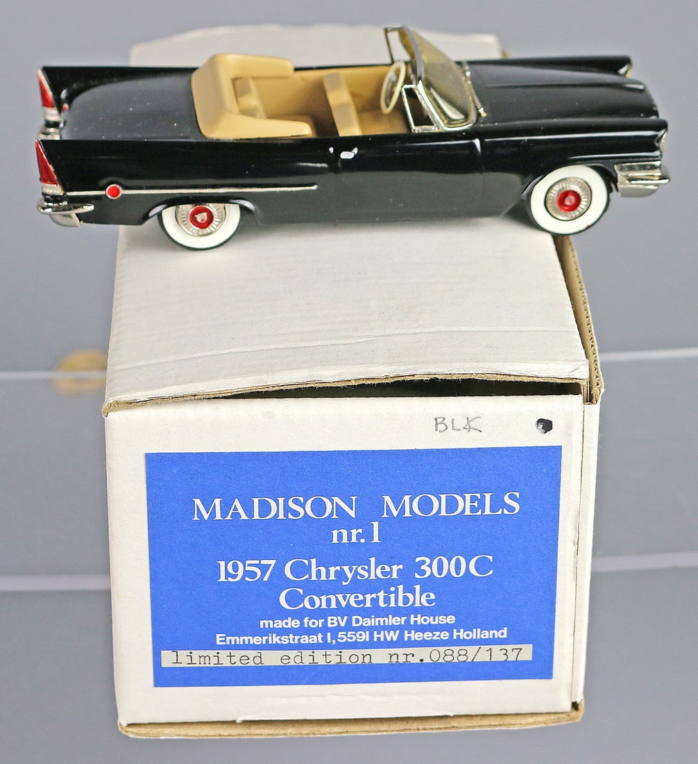 Madison Models Diecast 57 Chrysler 300C 88/137 (1 of 3)