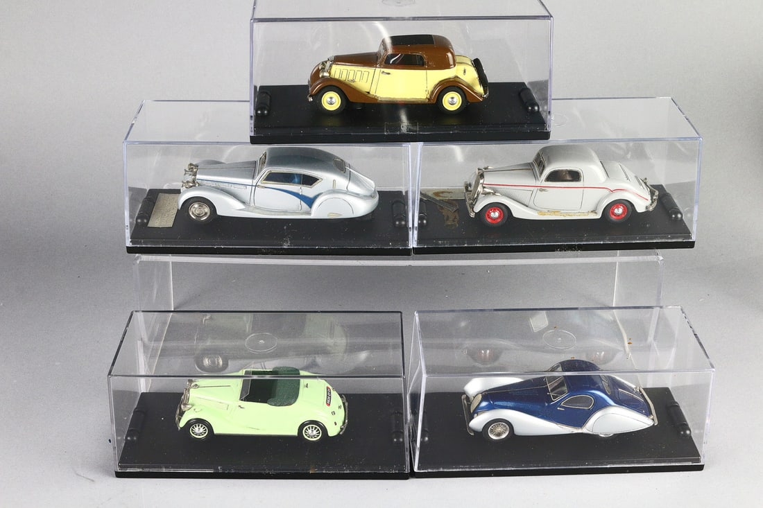MA Collections Car Lot of 5 In Displays: MA Collections Car Lot of 5 In Displays. Lot of 5 to include a Hotchkiss.