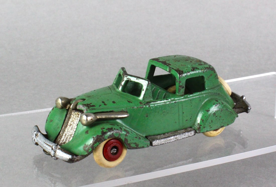 Hubley Cast Iron Studebaker Town Car (1 of 4)