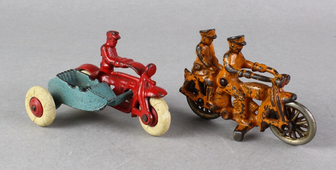 Hubley Cast Iron Motorcylces: Hubley Cast Iron Motorcylces. Tandem 2 rider and motorcycle cop with side car, 4 inches long original paint.