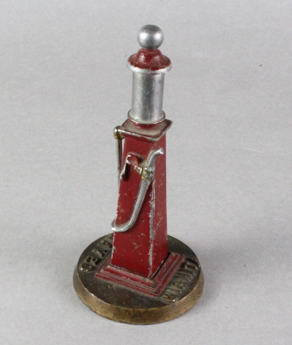 1920s Hayes Equipment Mfg. Co. Visible Gas Pump (1 of 3)