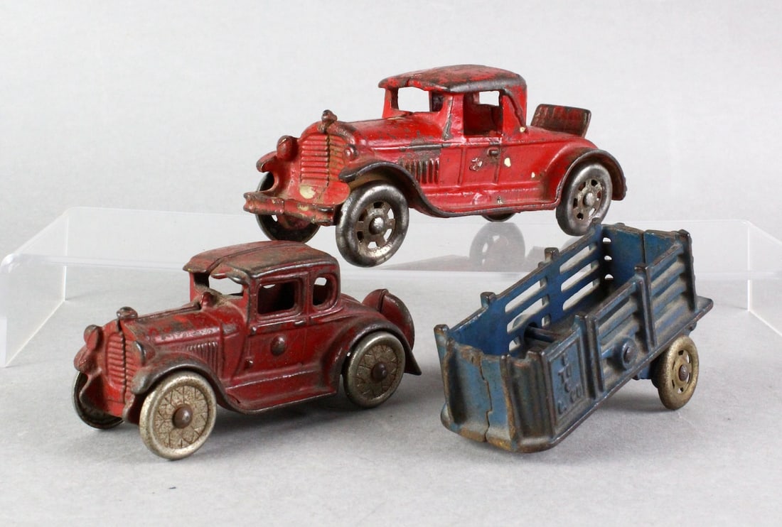 A.C. Williams Cast Iron Cars & Coast Trailer (1 of 4)