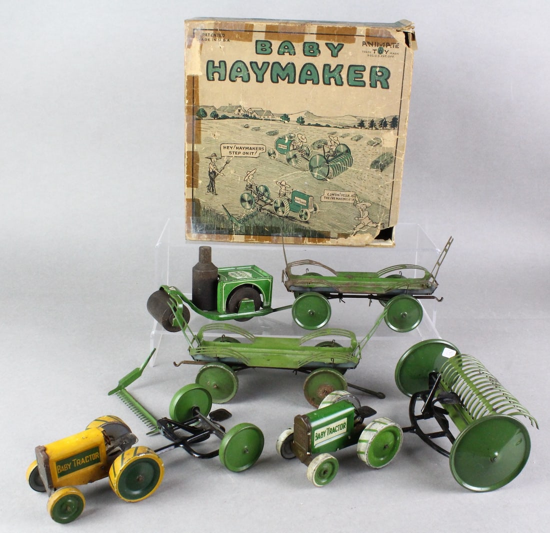 1930s Animate Toy Tin Tractor Set in Box (1 of 4)