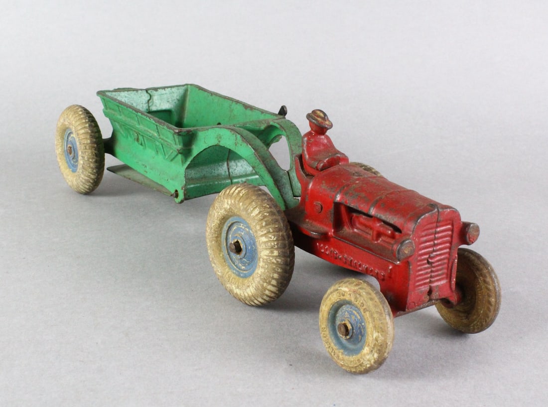 Arcade Allis Chalmers Tractor & Spreader (1 of 3)