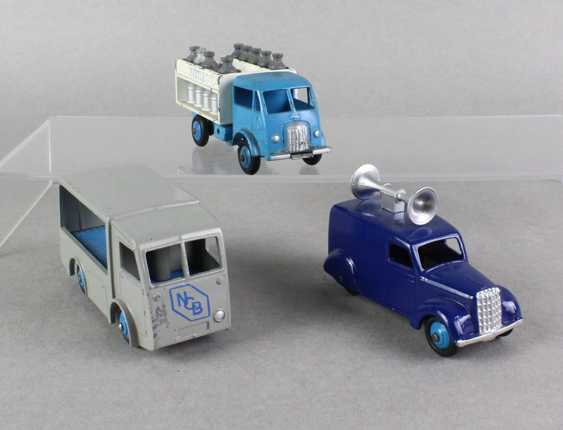 3 Dinky Toys Trucks (1 of 5)