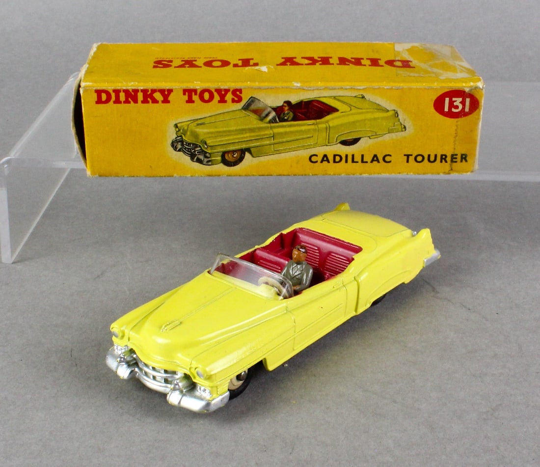 Dinky Cadillac Tourer 131 in Box (1 of 4)