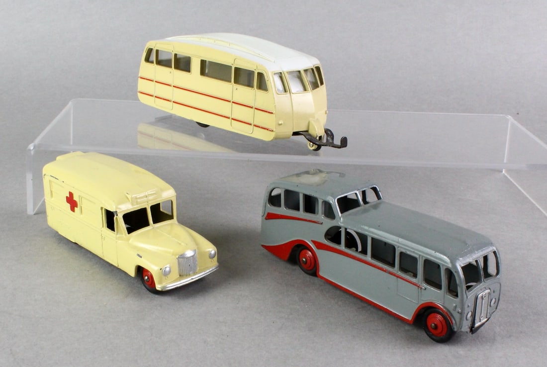 Dinky Caravan, Ambulance, Observation Coach (1 of 4)