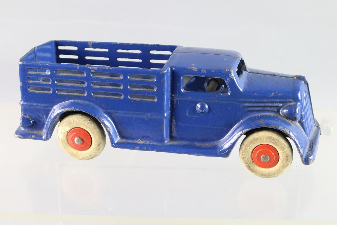 Hubley Cast Iron Stake Truck: Hubley Cast Iron Stake Truck, 7'