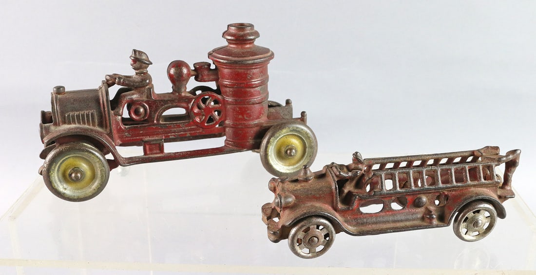 Kenton Cast Iron Firetruck Lot: Kenton Cast Iron Firetruck Lot, 5,7"