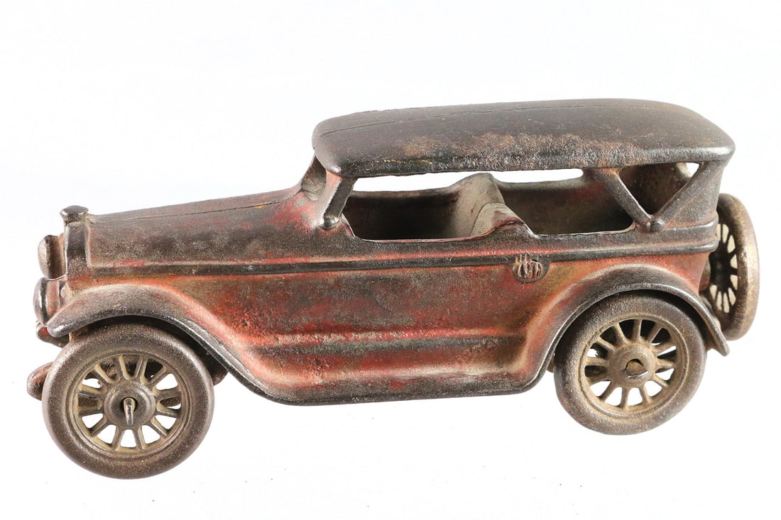 A.C. Williams Lincoln Cast Iron Touring Car (1 of 3)