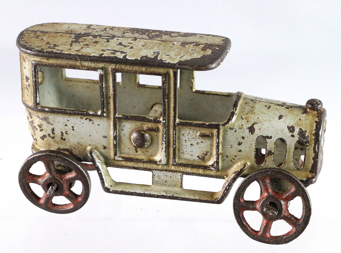 Hubley Cast Iron Limo: Hubley Cast Iron Limo, 4"