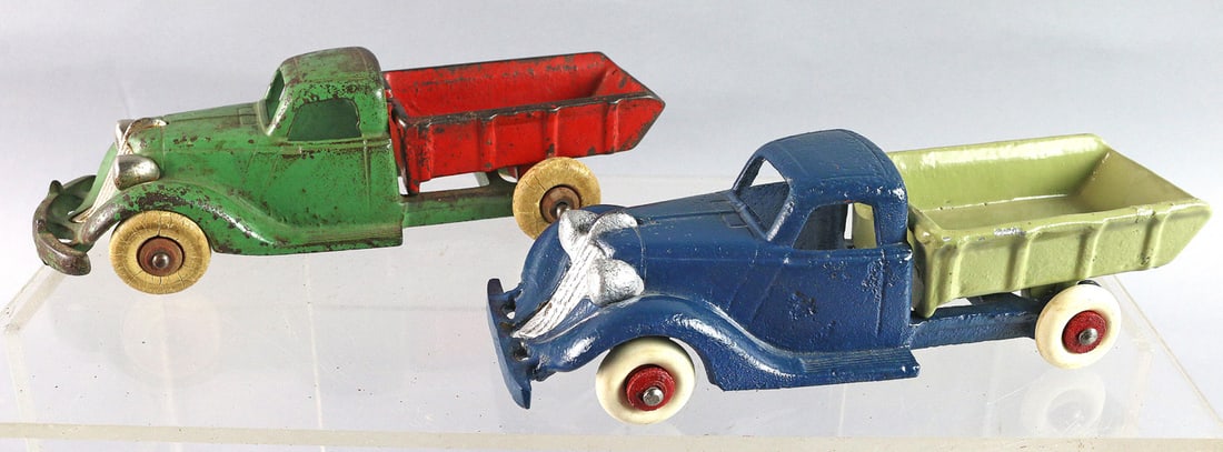 Hubley Cast Iron Dump Truck Lot: Hubley Cast Iron Dump Truck Lot, 7", one truck restored