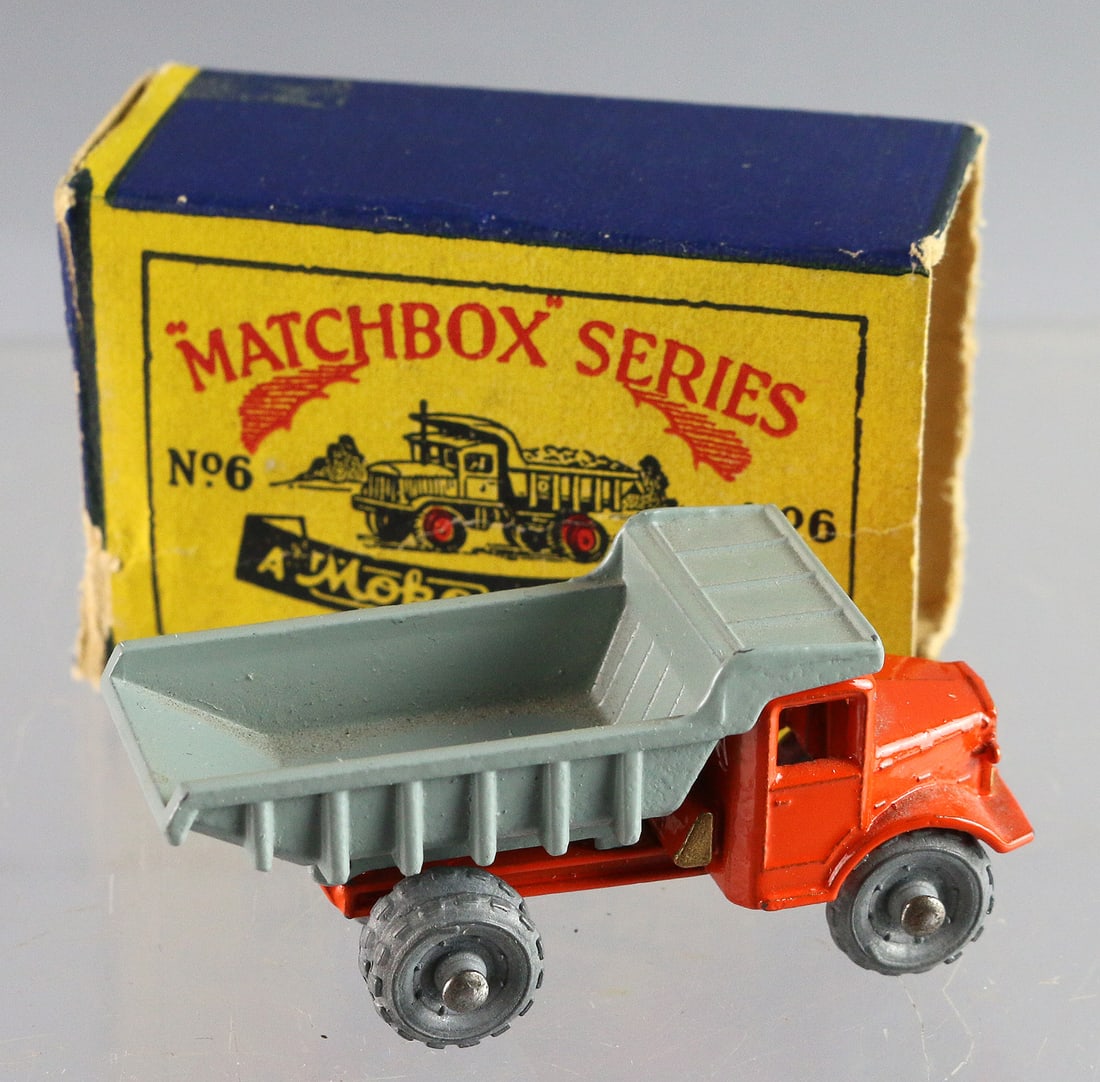 Matchbox No 6 Dump Truck Greywheel in Box (1 of 3)