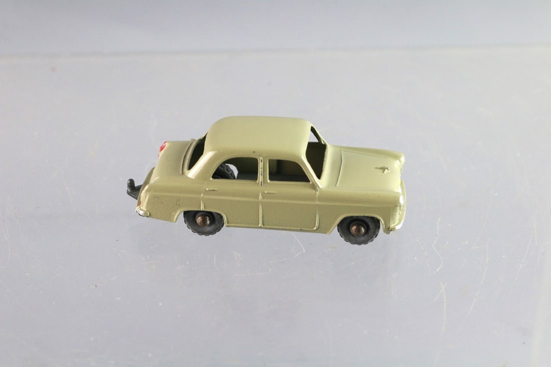 Matchbox Ford Perfect Sedan Greywheel: Matchbox Ford Perfect Sedan Greywheel