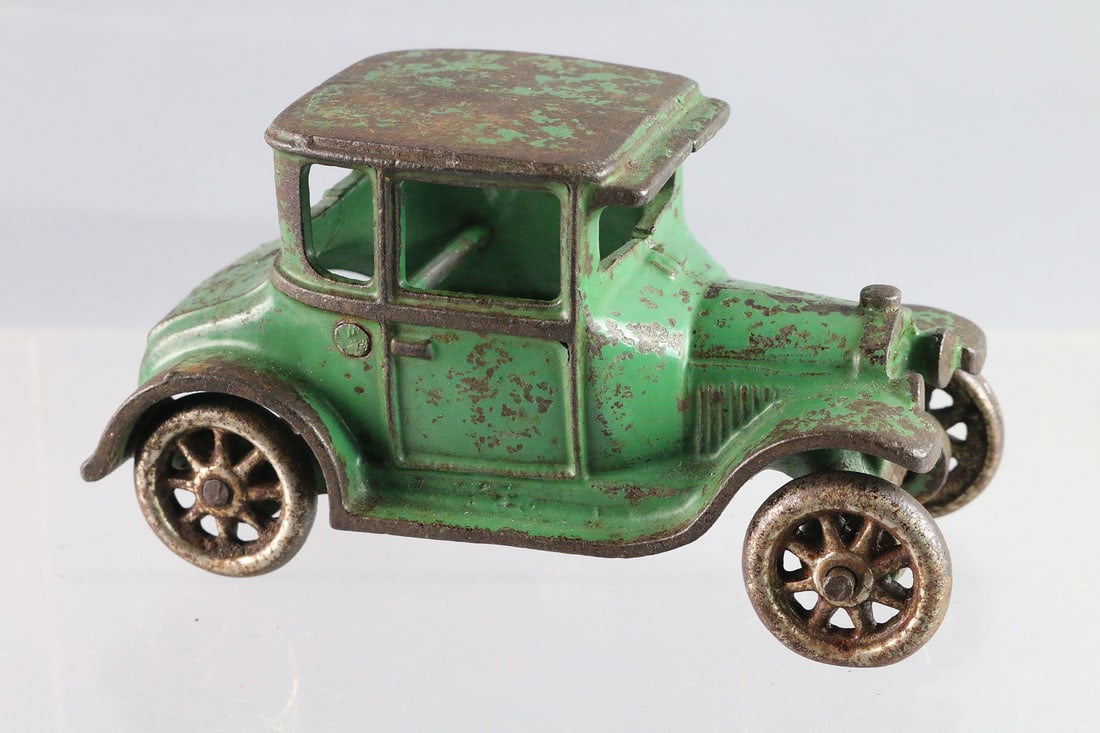 Arcade Cast Iron Sedan (1 of 3)