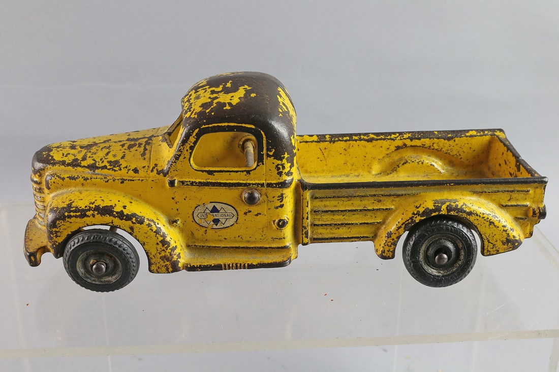 Arcade International H Cast Iron Pickup Truck (1 of 3)