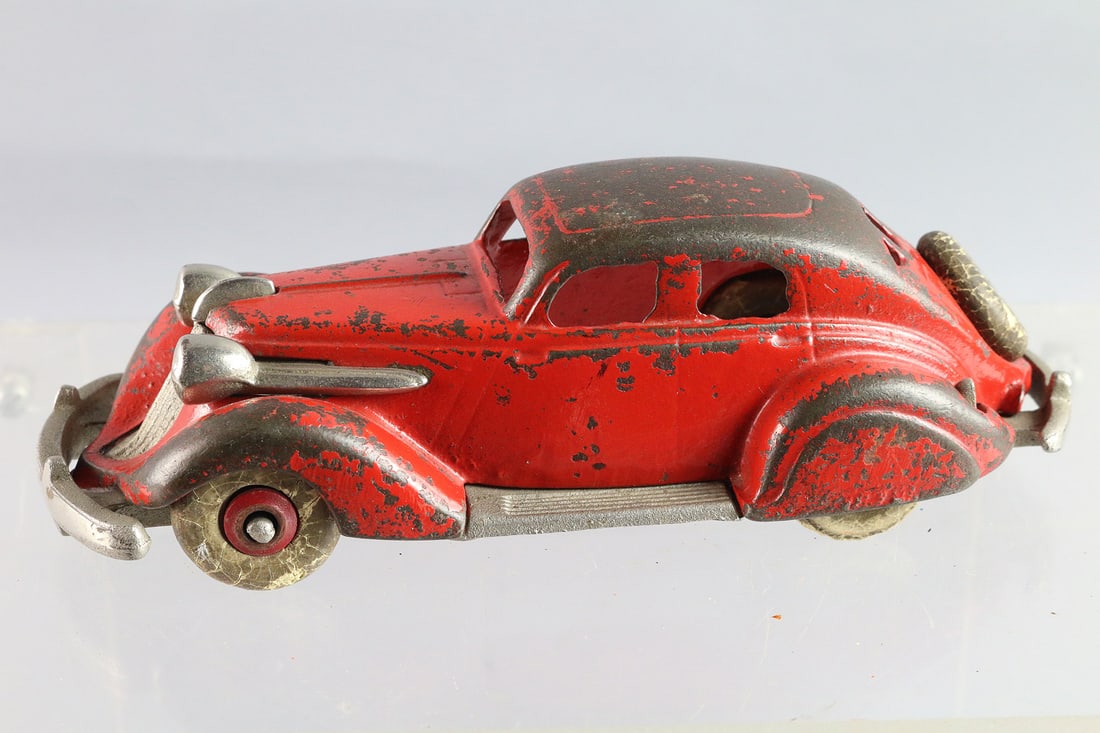 Hubley Studebaker Cast Iron Coupe (1 of 4)