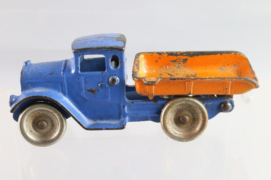 Kilgore Cast Iron Dump Truck: Kilgore Cast Iron Dump Truck, 6"