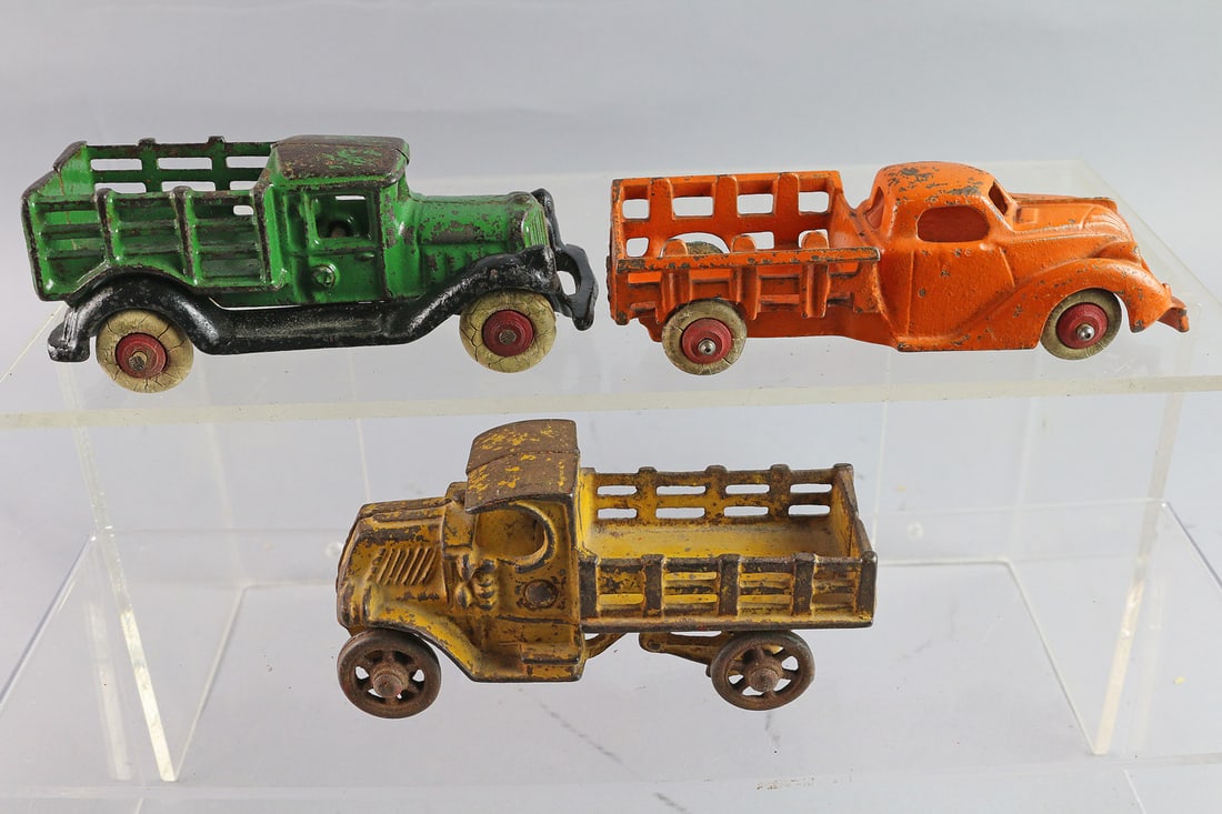 Hubley Cast Iron Stake Truck Lot (1 of 3)