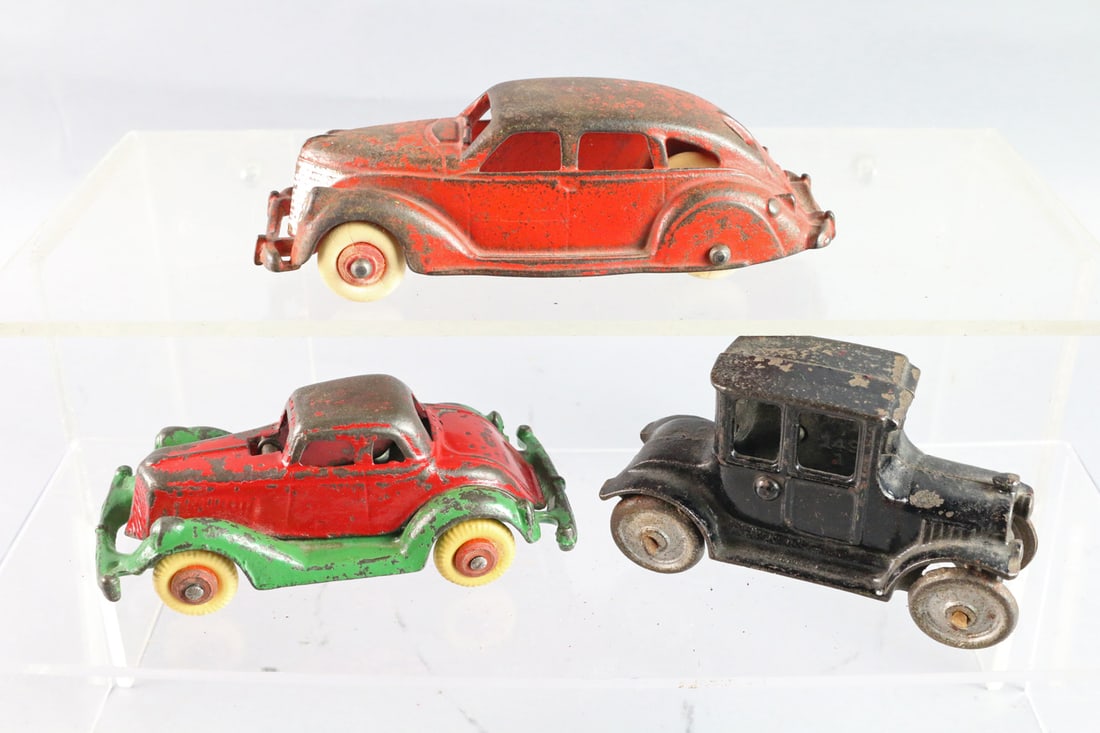 Hubley, Dent Cast Iron Sedan Lot (1 of 3)