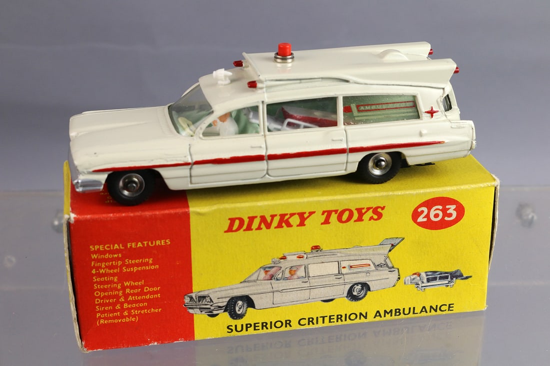 Dinky 263 Superior Criterion Ambulance In Box (1 of 3)