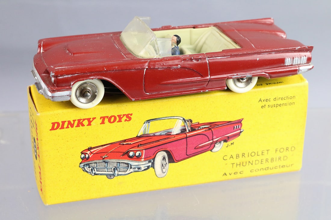 Dinky 555 Ford Thunderbird Cabriolet (1 of 3)