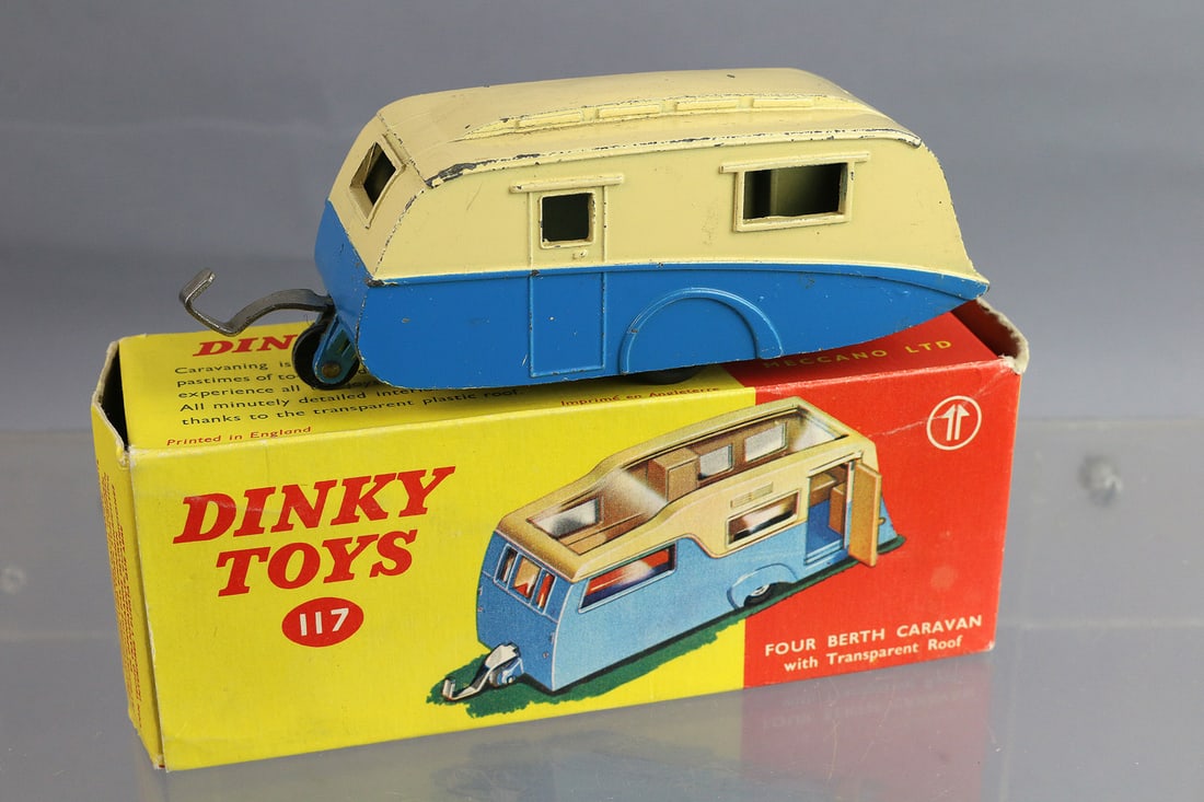 Dinky 117 Four Berth Caravan In Box (1 of 3)