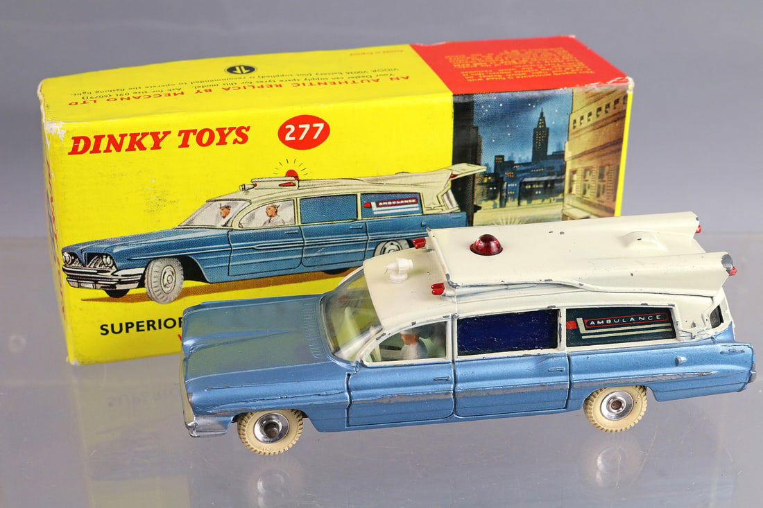 Dinky 277 Superior Criterion Ambulance In Box (1 of 3)