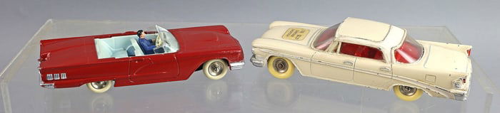 Dinky Chrysler Saratoga, Ford Thunderbird Lot