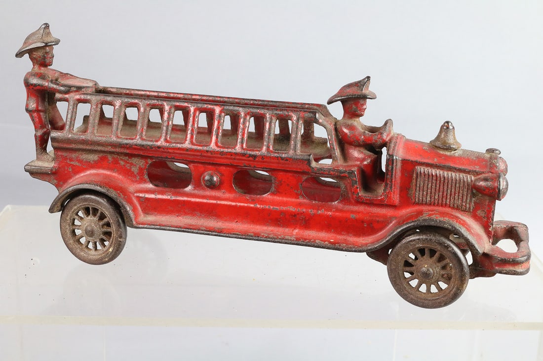 Williams Cast Iron Ladder Truck: Williams Cast Iron Ladder Truck, 10"